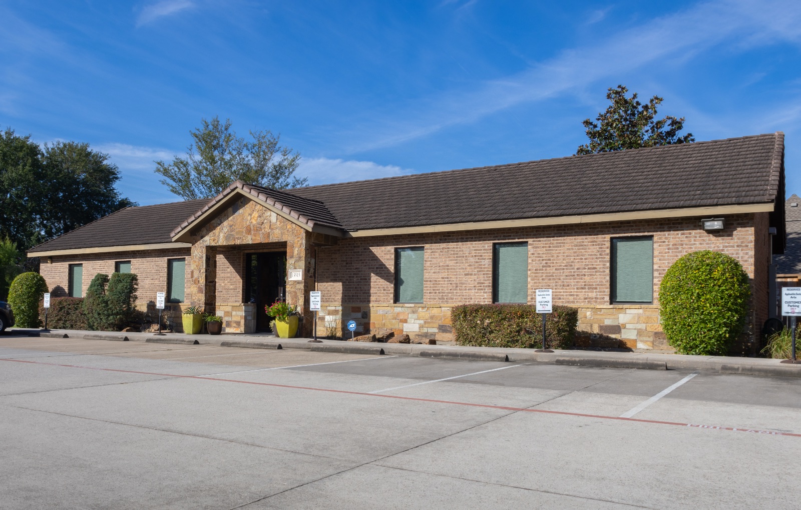 Exterior of Applewhite Dental Arts